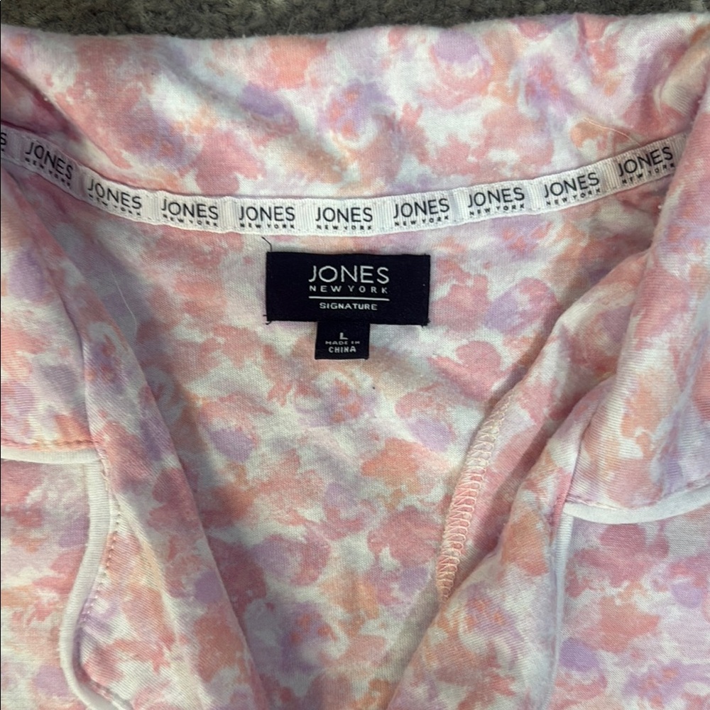 Jones New York Pink and White Patterned Blouse - Picture 2 of 2